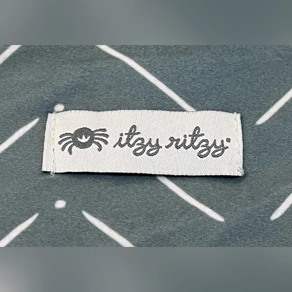 Itzy Ritzy Mom Boss 4-in-1 Carseat, Shopping Cart, or Breastfeeding Cover, Scarf - Picture 6 of 16